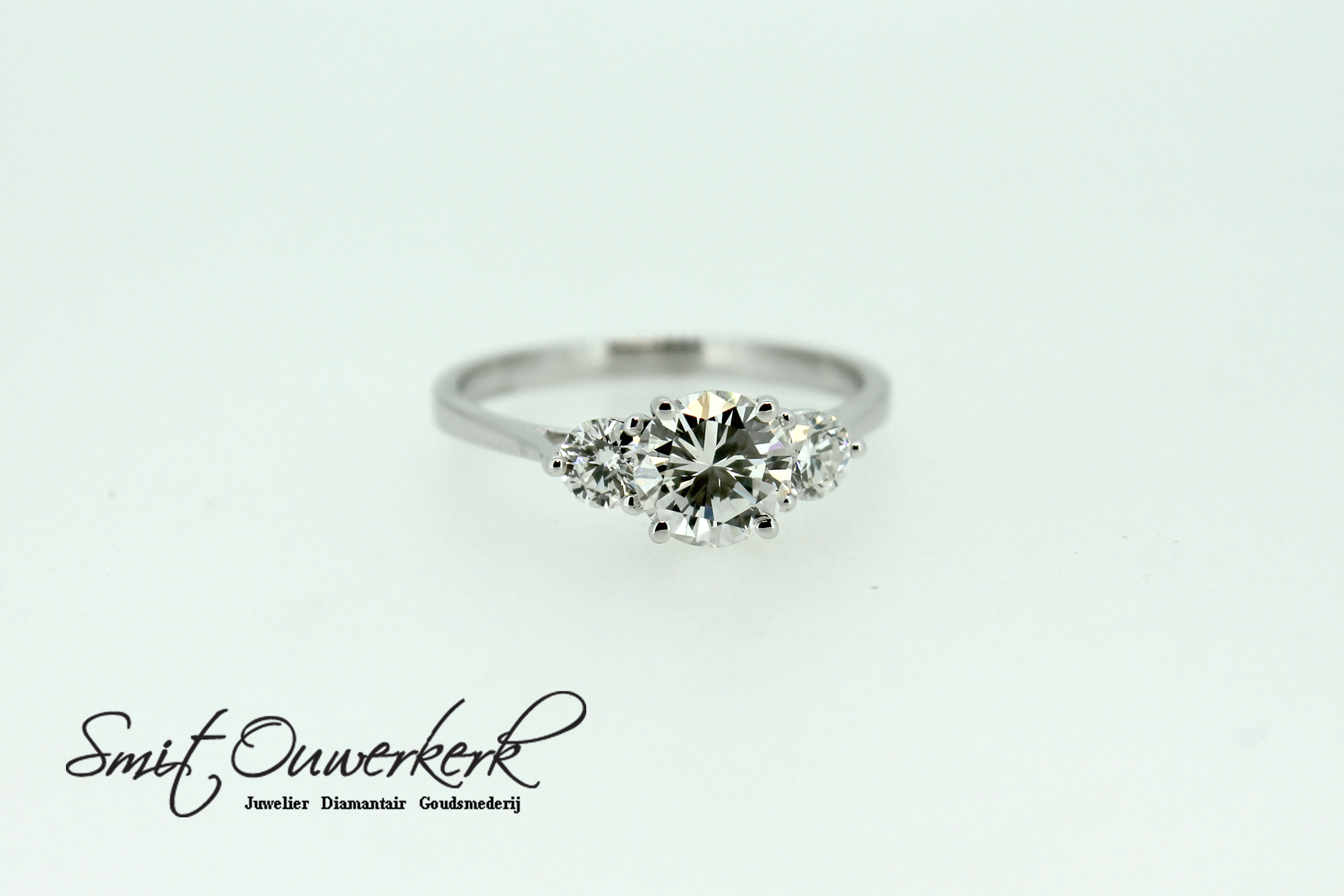 Ring met drie diamanten